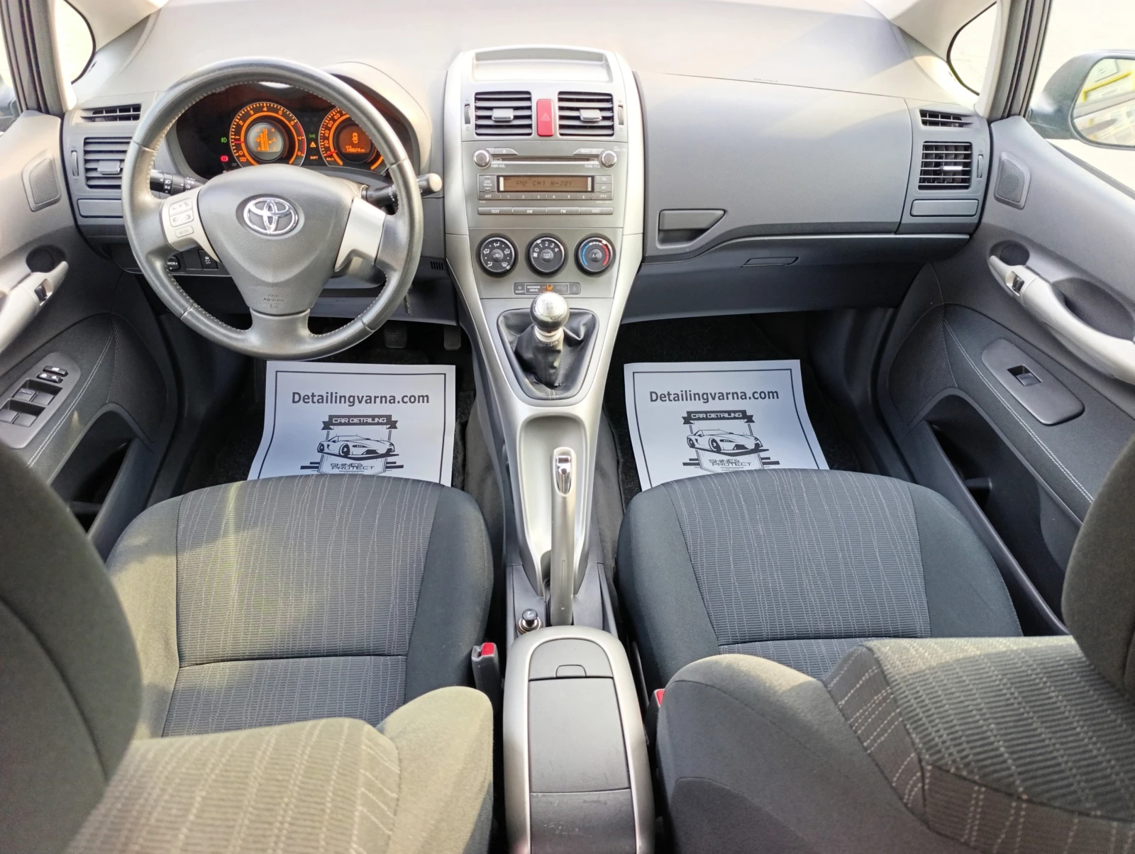 Toyota Auris 1.33 LineaTerra, снимка 13 - Автомобили и джипове - 54261996