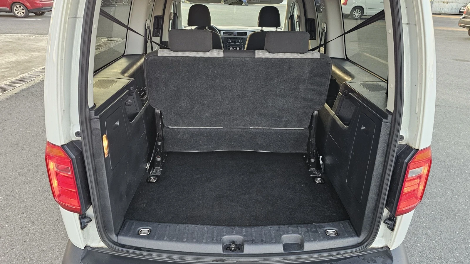 VW Caddy MAXI - 7 места , снимка 15 - Автомобили и джипове - 55805627