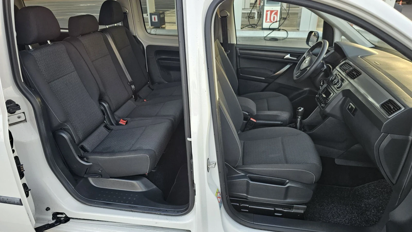 VW Caddy MAXI - 7 места , снимка 13 - Автомобили и джипове - 55805627