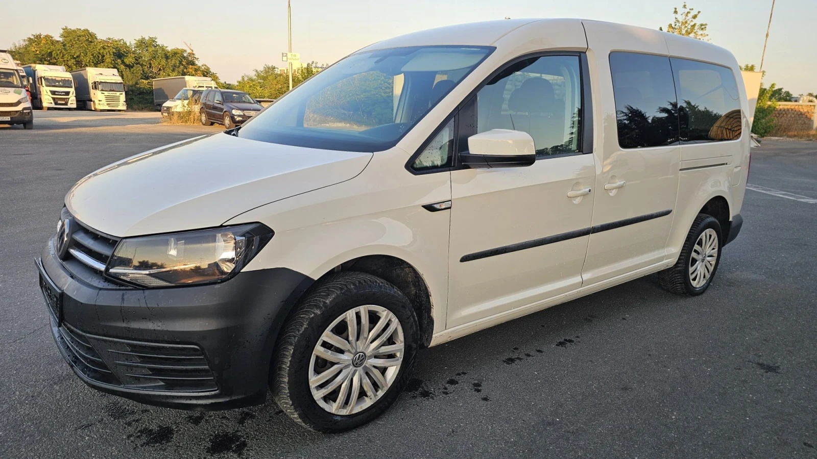 VW Caddy MAXI - 7 места , снимка 2 - Автомобили и джипове - 55805627