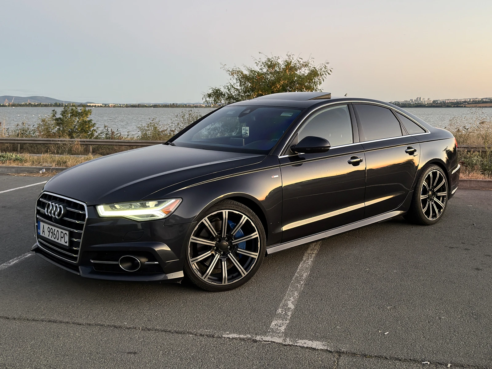 Audi A6 3.0TFSI 333hp S-line ZF8 360 Lane Assist Distronic, снимка 2 - Автомобили и джипове - 56005333