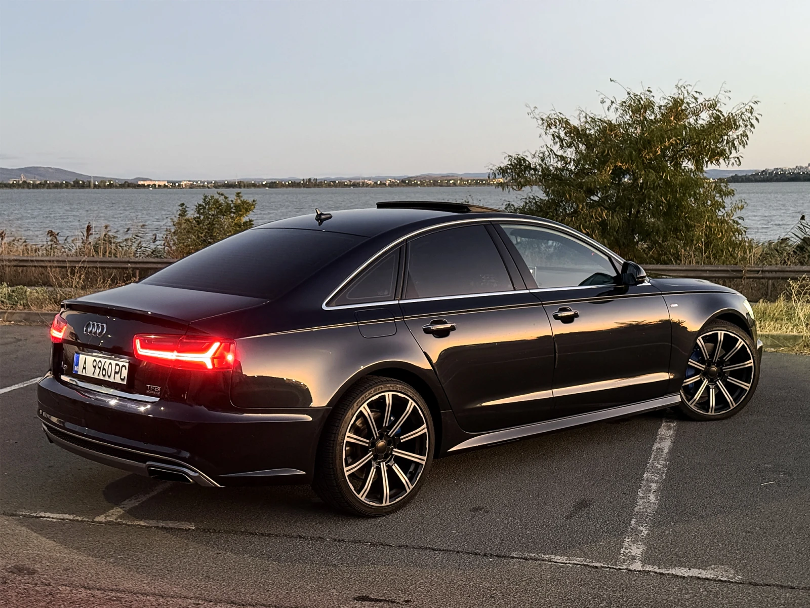 Audi A6 3.0TFSI 333hp S-line ZF8 360 Lane Assist Distronic, снимка 4 - Автомобили и джипове - 56005333