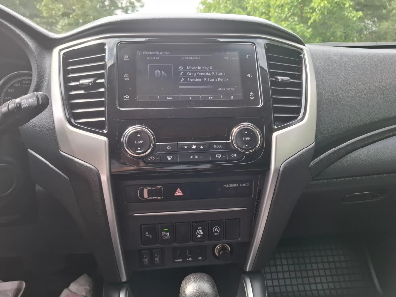 Mitsubishi L200, снимка 14 - Автомобили и джипове - 52014436