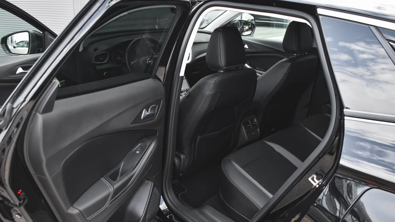 Opel Grandland X 1.6 Turbo Innovation Plug-in Hybrid4 4x4 Automatic, снимка 9 - Автомобили и джипове - 51499156