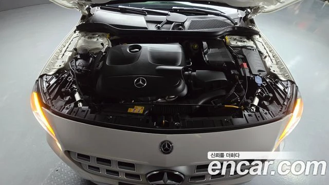Mercedes-Benz GLA 220 ПОДГРЕВ* КОЖА, снимка 14 - Автомобили и джипове - 54866245