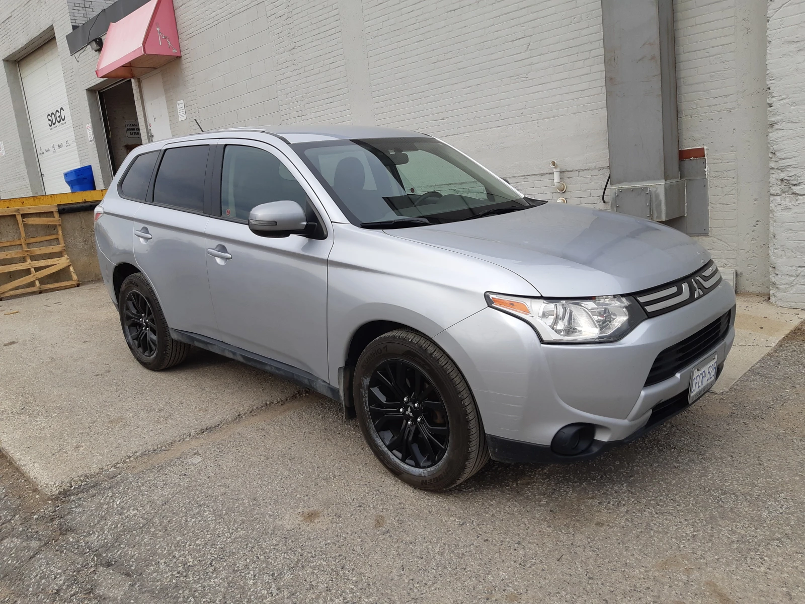 Mitsubishi Outlander SUV - изображение 2