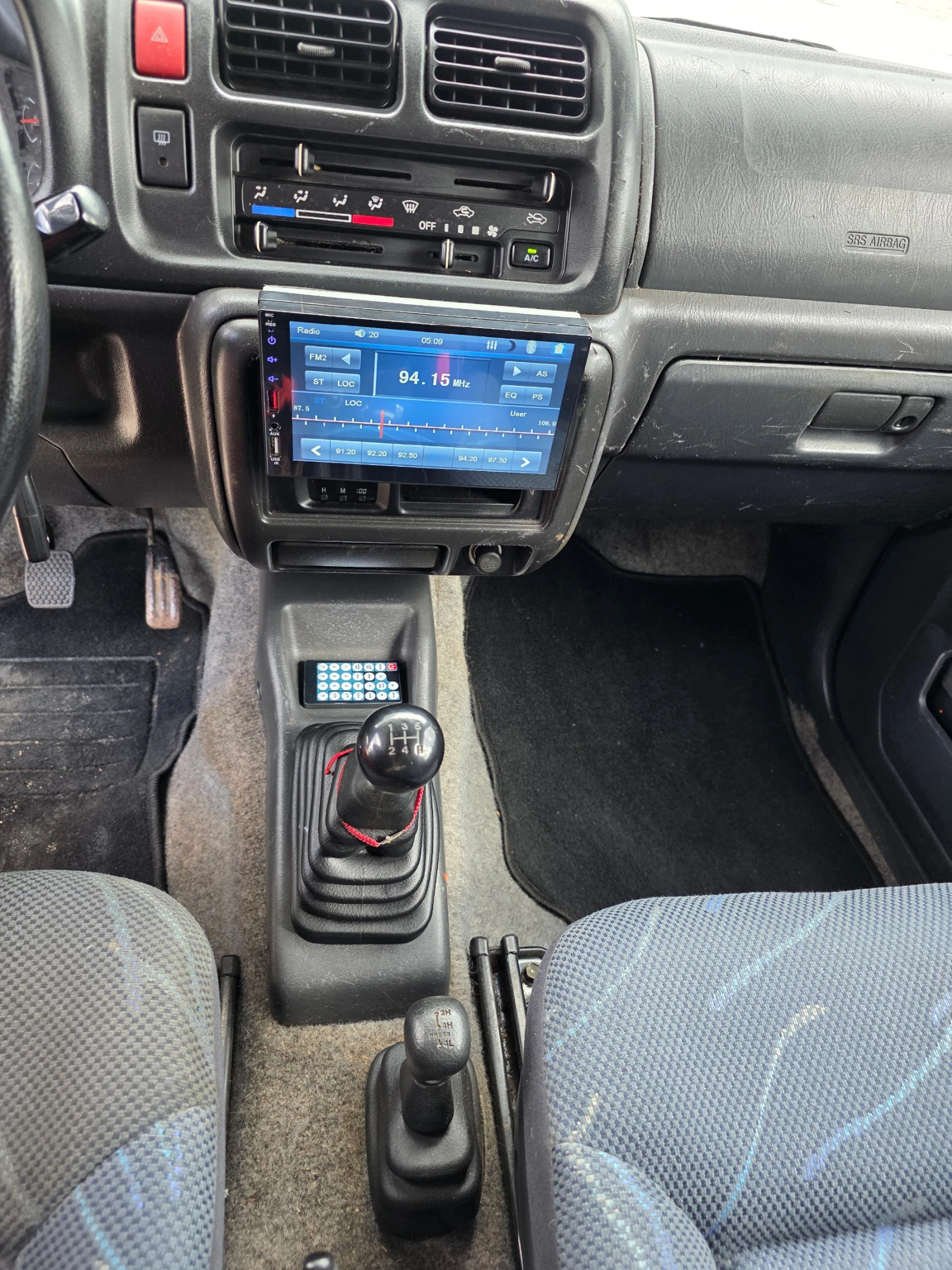 Suzuki Jimny, снимка 13 - Автомобили и джипове - 54400401