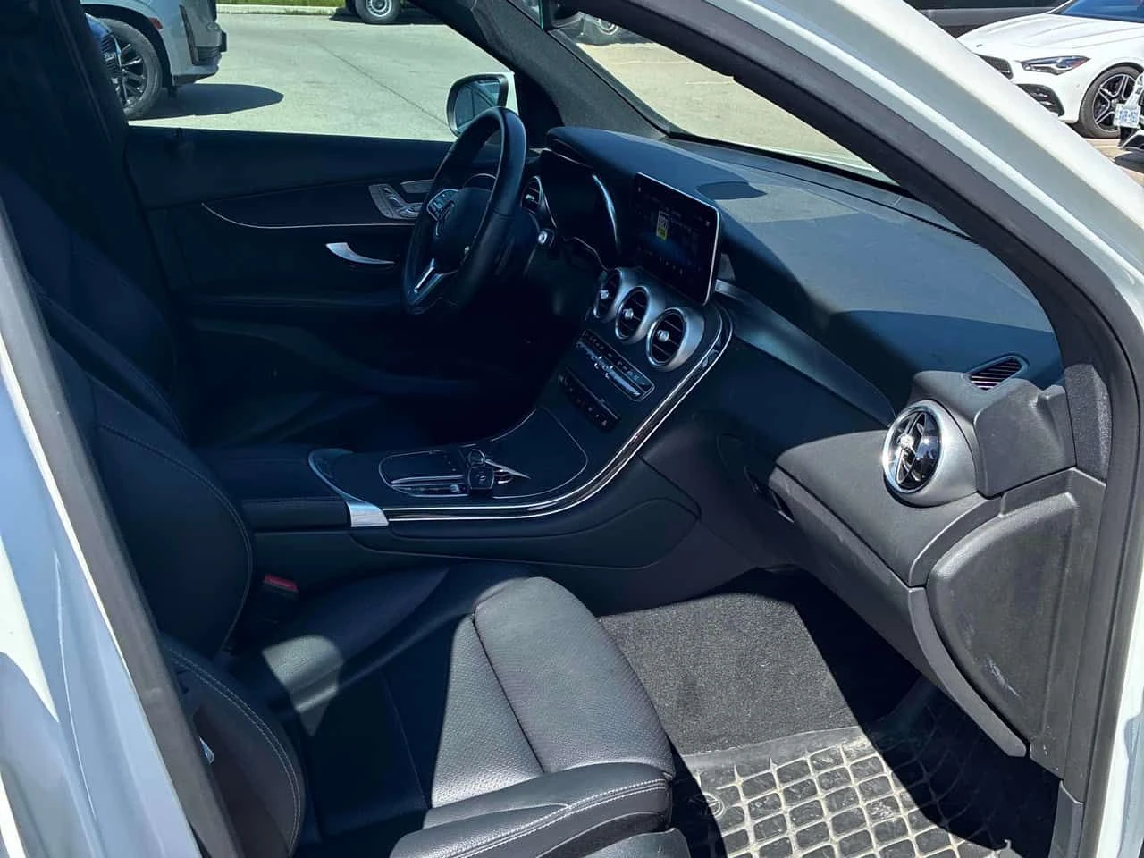 Mercedes-Benz GLC 300 4MATIC* DISTRONIC* 360КАМЕРИ* ПАНОРАМА* , снимка 15 - Автомобили и джипове - 54632261