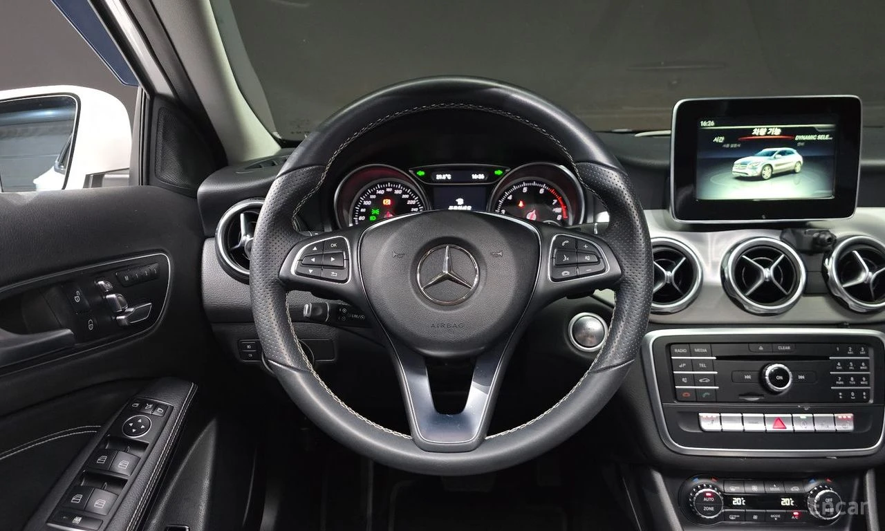 Mercedes-Benz GLA 220 ПОДГРЕВ* КОЖА, снимка 4 - Автомобили и джипове - 54866245