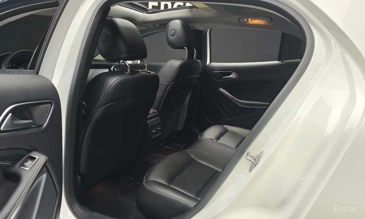 Mercedes-Benz GLA 220 ПОДГРЕВ* КОЖА, снимка 12 - Автомобили и джипове - 54866245