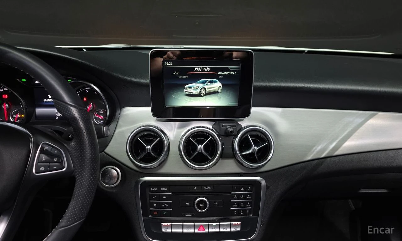 Mercedes-Benz GLA 220 ПОДГРЕВ* КОЖА, снимка 7 - Автомобили и джипове - 54866245