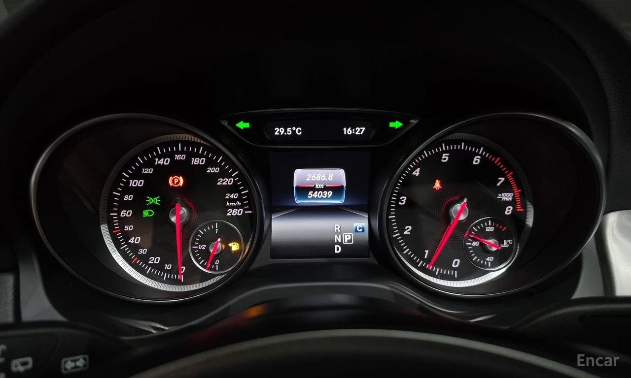 Mercedes-Benz GLA 220 ПОДГРЕВ* КОЖА, снимка 5 - Автомобили и джипове - 54866245