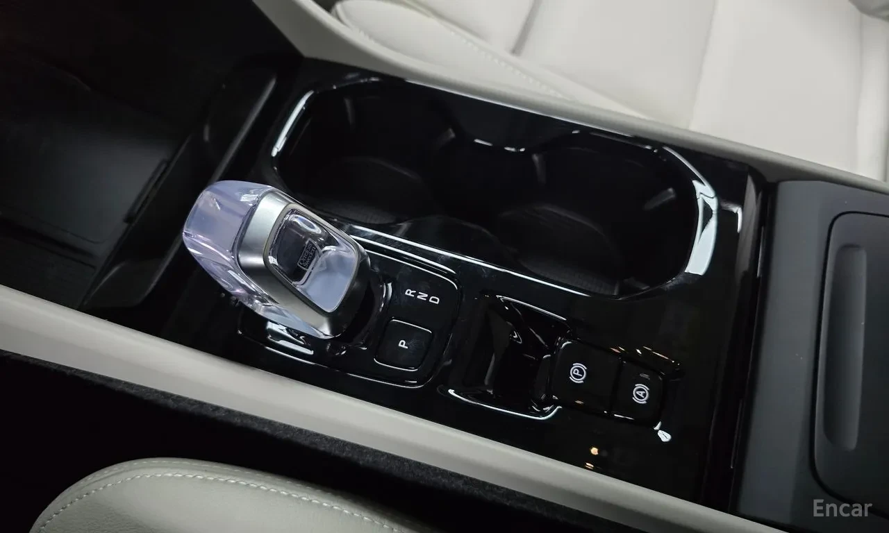 Volvo XC40 B4 Ultra Bright| PANORAMA| LED| DIGITAL COCKPIT| , снимка 11 - Автомобили и джипове - 55008369