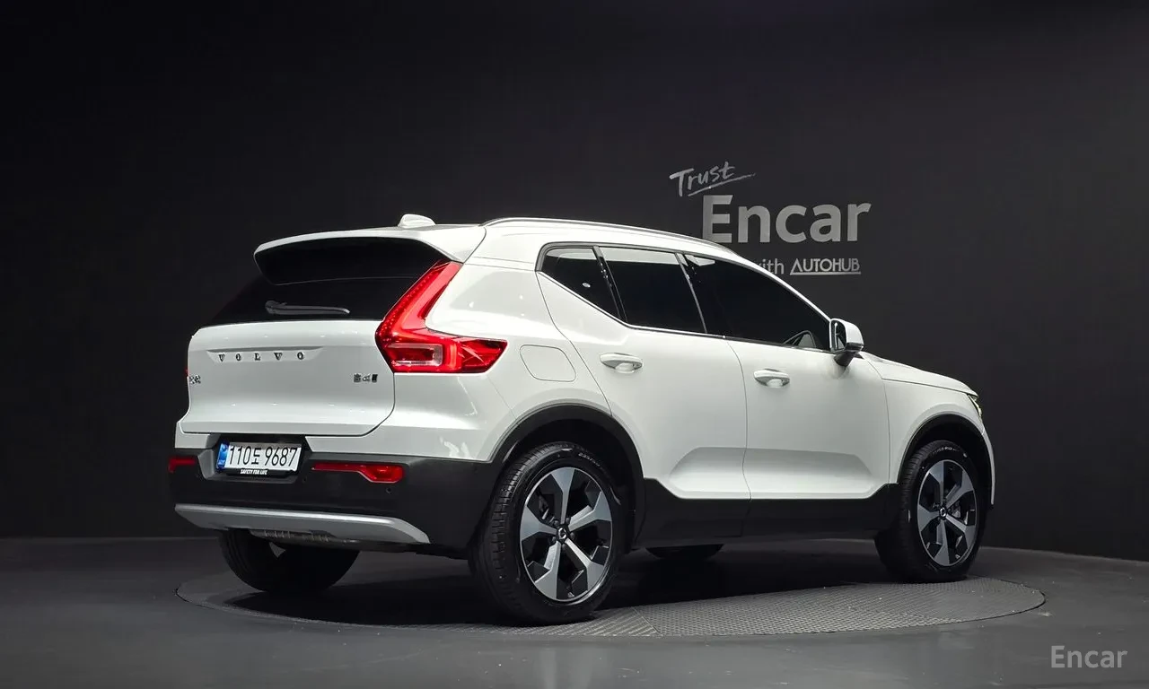Volvo XC40 B4 Ultra Bright| PANORAMA| LED| DIGITAL COCKPIT| , снимка 2 - Автомобили и джипове - 55008369