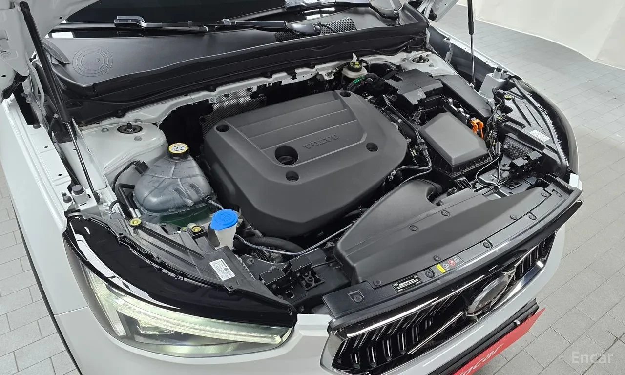 Volvo XC40 B4 Ultra Bright| PANORAMA| LED| DIGITAL COCKPIT| , снимка 17 - Автомобили и джипове - 55008369