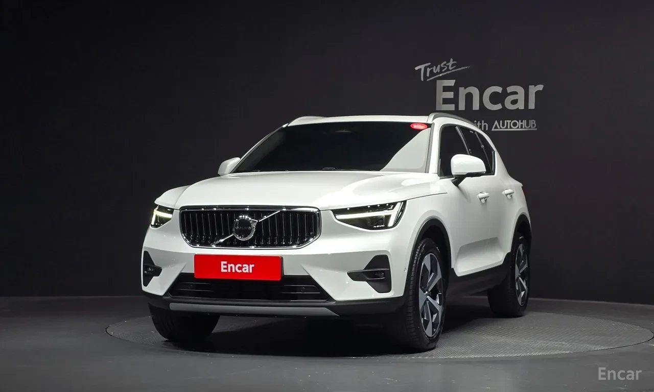 Volvo XC40 B4 Ultra Bright| PANORAMA| LED| DIGITAL COCKPIT| , снимка 3 - Автомобили и джипове - 55008369