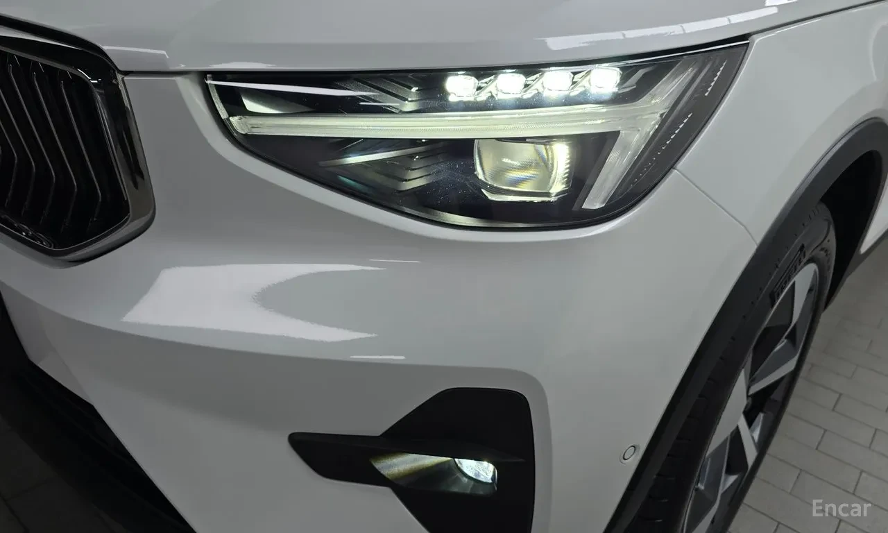 Volvo XC40 B4 Ultra Bright| PANORAMA| LED| DIGITAL COCKPIT| , снимка 14 - Автомобили и джипове - 55008369