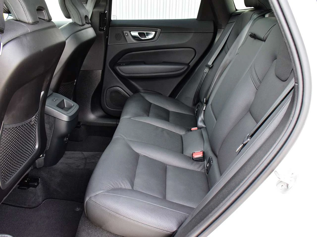 Volvo XC60 B5 AWD, снимка 16 - Автомобили и джипове - 56718118