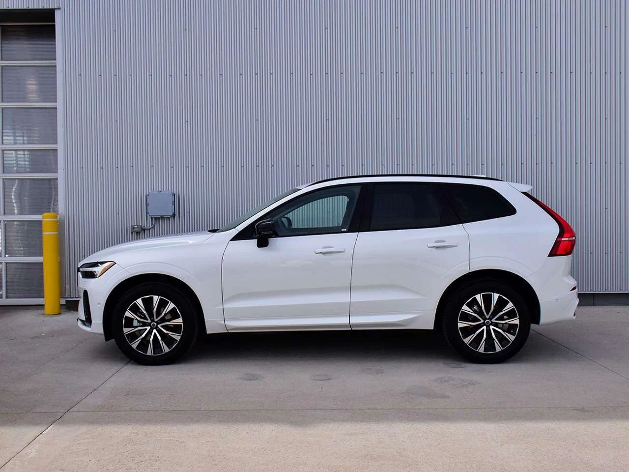 Volvo XC60 B5 AWD, снимка 5 - Автомобили и джипове - 56718118