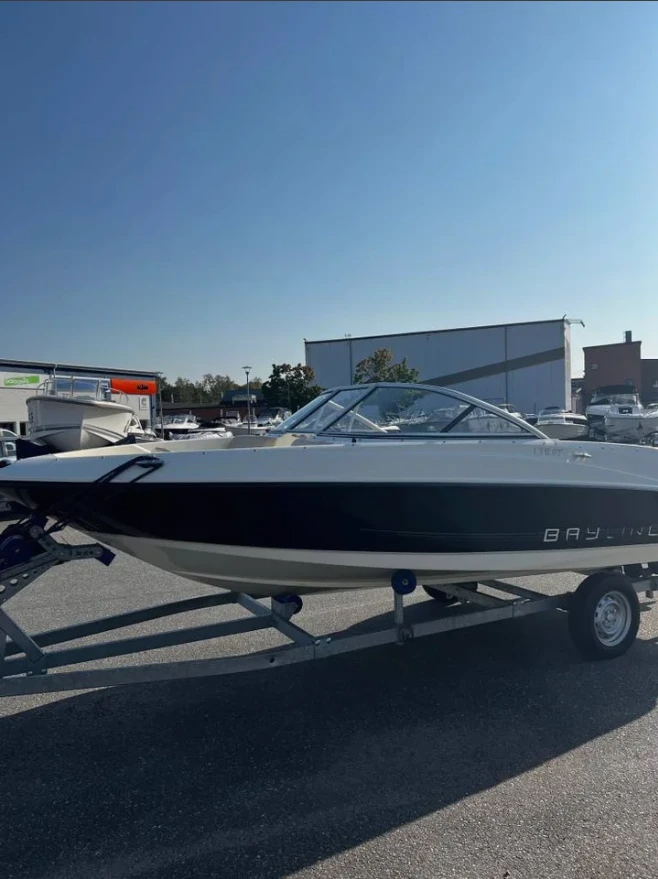 Лодка Bayliner 175 BR + Mercruiser 3.0, снимка 2 - Воден транспорт - 48937987