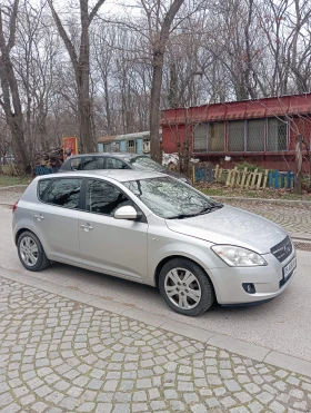 Kia Ceed 1.6 бензин , снимка 4 - Автомобили и джипове - 53651764