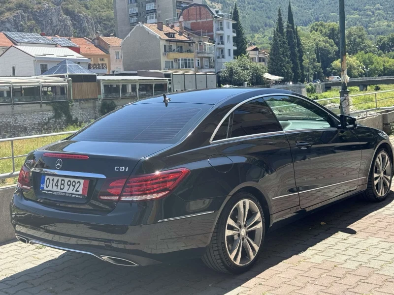 Mercedes-Benz E 220 Facelift AMG PACK, снимка 1 - Автомобили и джипове - 48755829