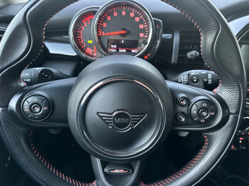 Mini Cooper s FULL* ПАНОРАМА* KOЖА* ПОДГРЕВ* CAR PLAY* 17, снимка 6 - Автомобили и джипове - 49405649