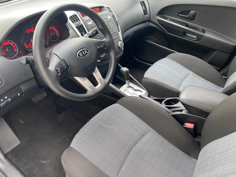 Kia Ceed 1.6 АВТОМАТ* FACELIFT* ЕВРО 5* ШВЕЙЦАРИЯ, снимка 6 - Автомобили и джипове - 50375815