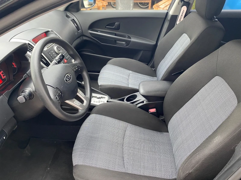 Kia Ceed 1.6 АВТОМАТ* FACELIFT* ЕВРО 5* ШВЕЙЦАРИЯ, снимка 9 - Автомобили и джипове - 50375815