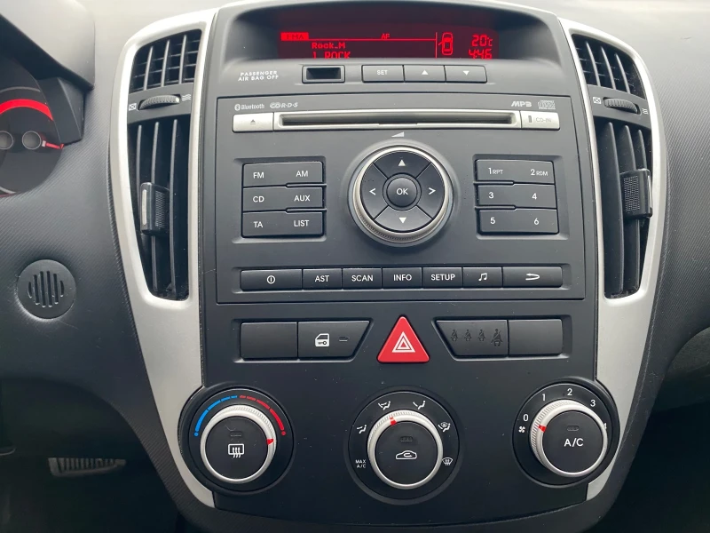 Kia Ceed 1.6 АВТОМАТ* FACELIFT* ЕВРО 5* ШВЕЙЦАРИЯ, снимка 10 - Автомобили и джипове - 50375815