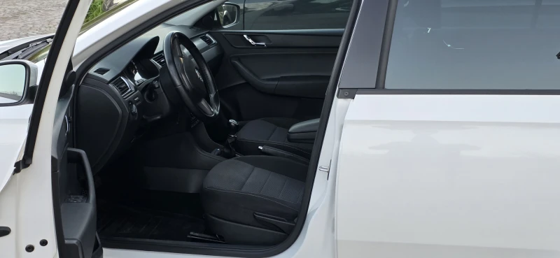 Skoda Rapid, снимка 11 - Автомобили и джипове - 52751440