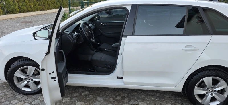 Skoda Rapid, снимка 12 - Автомобили и джипове - 52751440