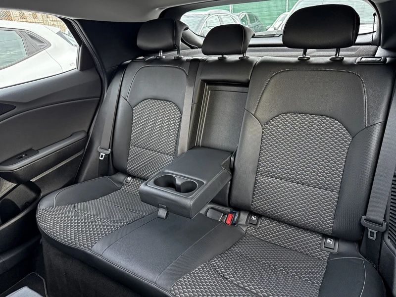 Kia XCeed 1.6 GDI Plug-in Hybrid, снимка 12 - Автомобили и джипове - 53373404