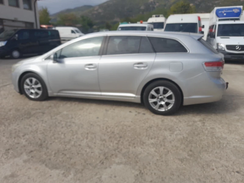 Toyota Avensis 1.8 бензин, снимка 5 - Автомобили и джипове - 53593099