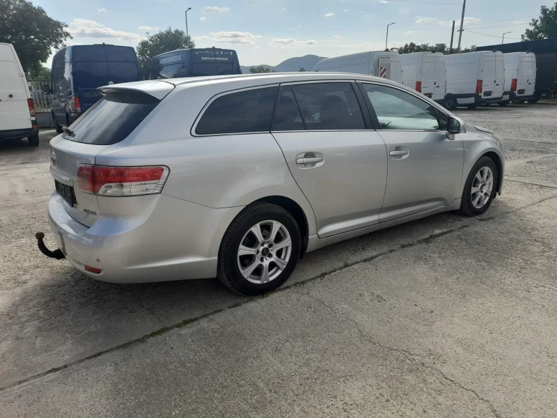 Toyota Avensis 1.8 бензин, снимка 8 - Автомобили и джипове - 53593099