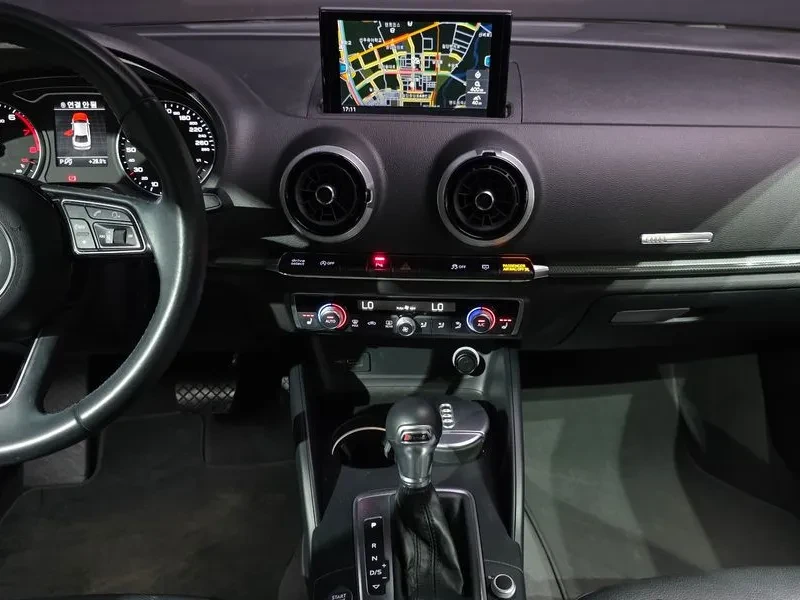 Audi A3 40 Tfsi 8V, снимка 14 - Автомобили и джипове - 56067512
