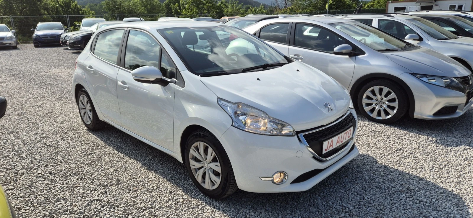 Peugeot 208 1.2-82кс.клима - изображение 4