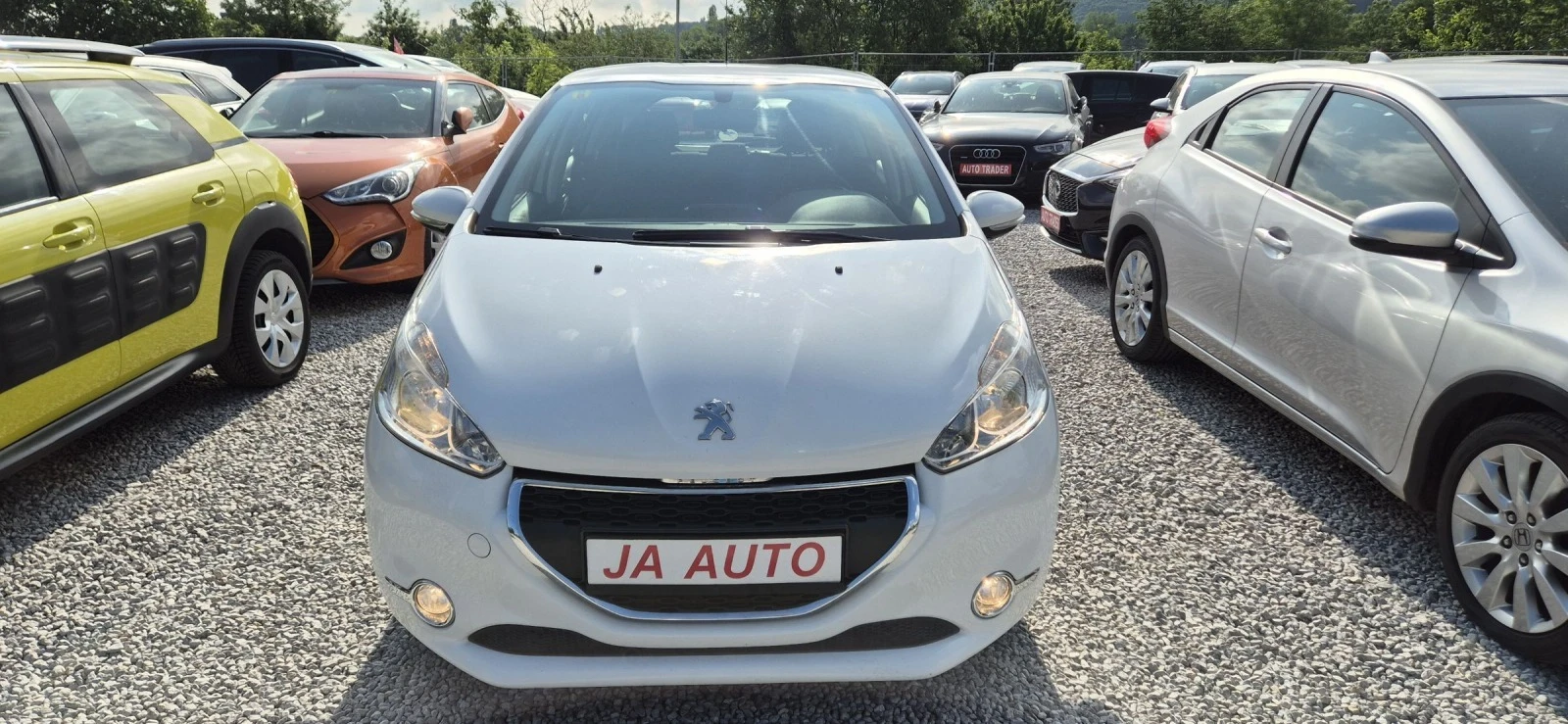 Peugeot 208 1.2-82кс.клима - изображение 2