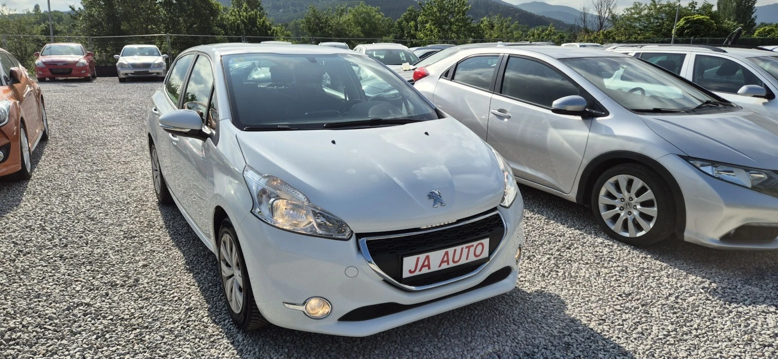 Peugeot 208 1.2-82кс.клима - изображение 3