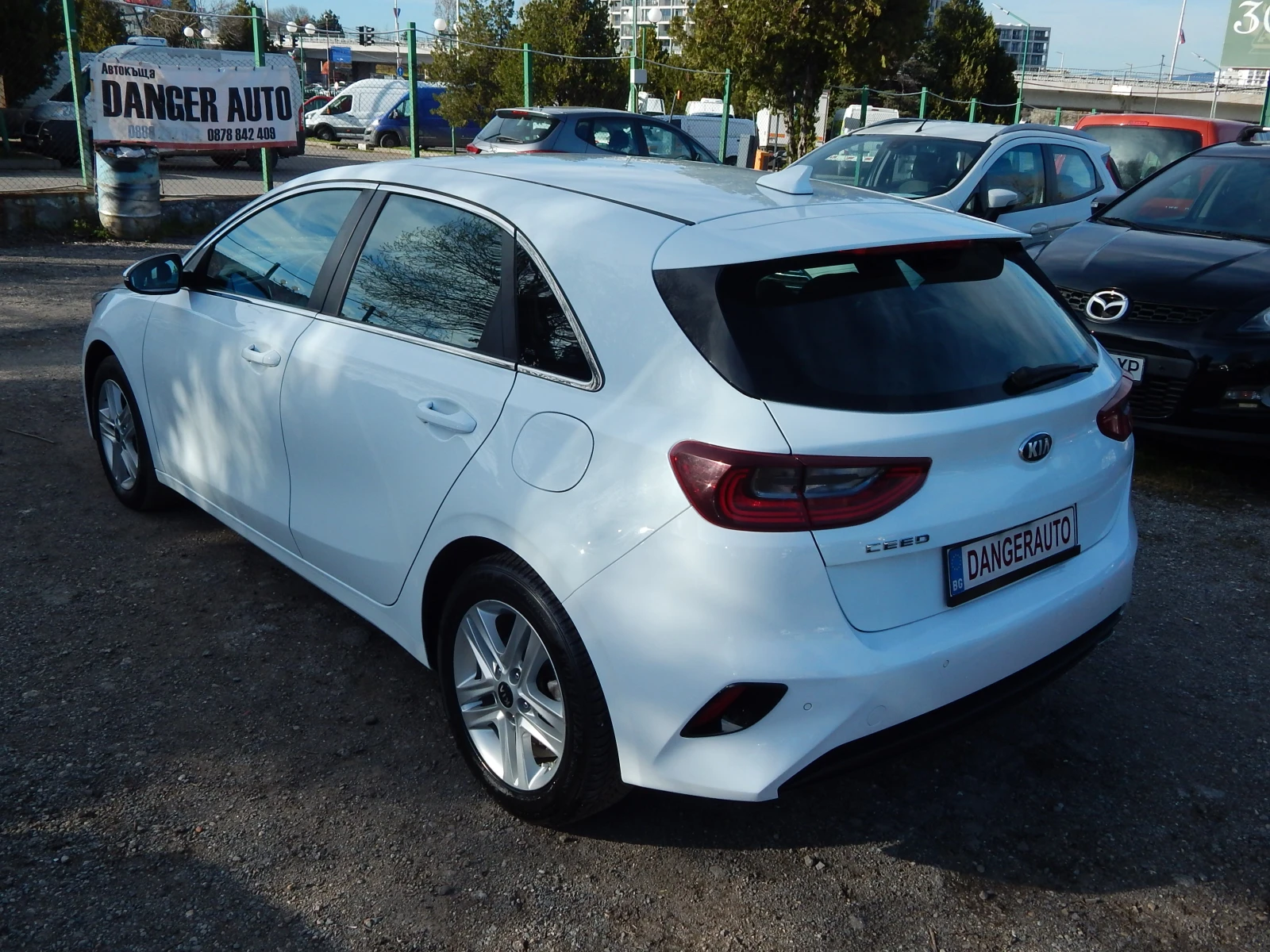 Kia Ceed 1.6CRDI* КАМЕРА* НАВИГАЦИЯ* , снимка 6 - Автомобили и джипове - 54113286