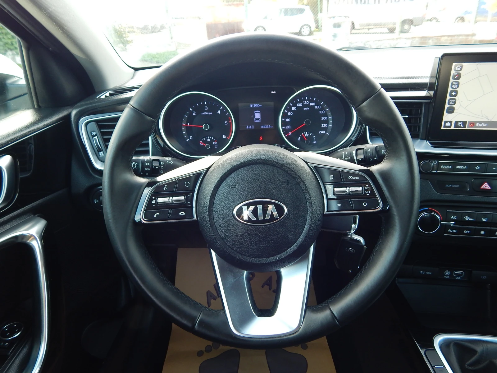 Kia Ceed 1.6CRDI* КАМЕРА* НАВИГАЦИЯ* , снимка 12 - Автомобили и джипове - 54113286