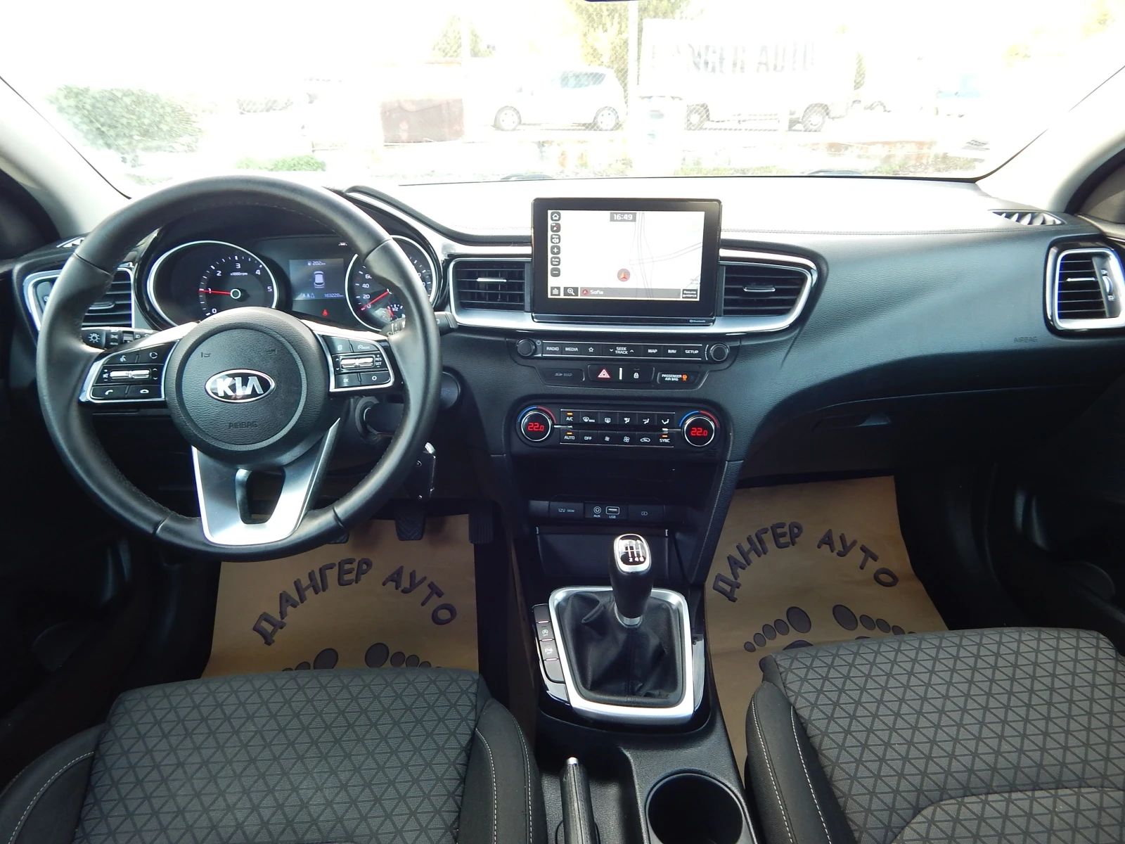 Kia Ceed 1.6CRDI* КАМЕРА* НАВИГАЦИЯ* , снимка 13 - Автомобили и джипове - 54113286