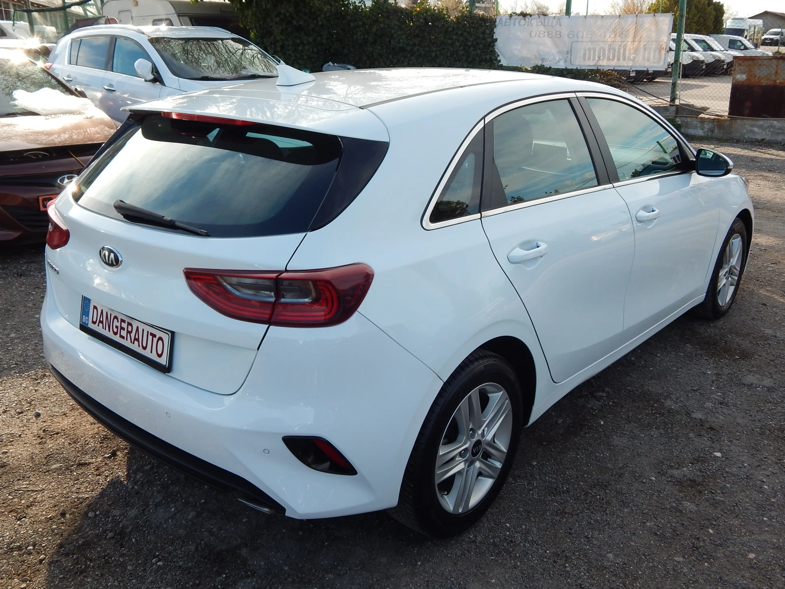Kia Ceed 1.6CRDI* КАМЕРА* НАВИГАЦИЯ* , снимка 4 - Автомобили и джипове - 54113286