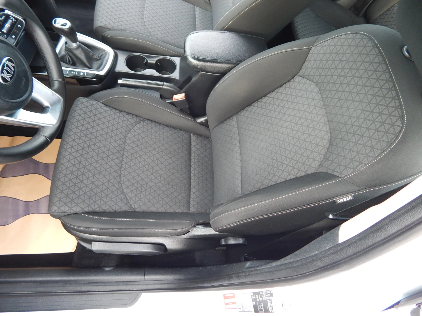 Kia Ceed 1.6CRDI* КАМЕРА* НАВИГАЦИЯ* , снимка 10 - Автомобили и джипове - 54113286