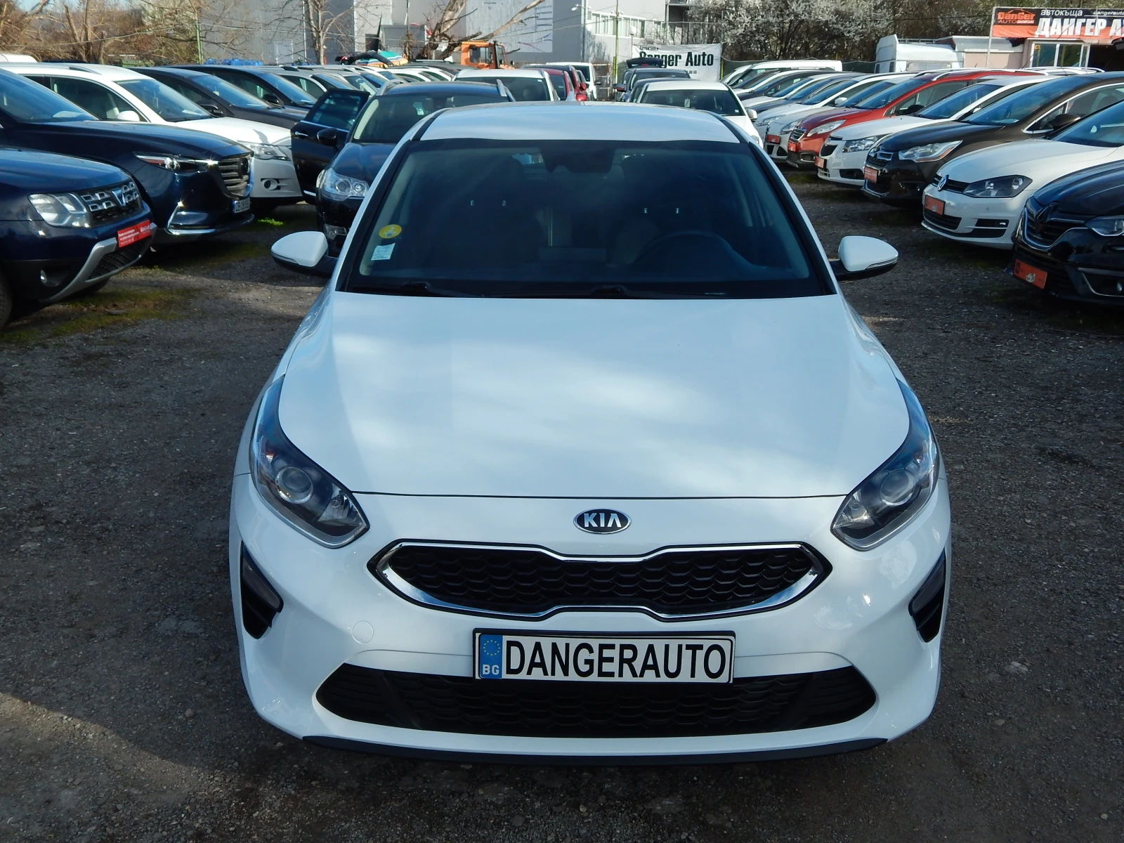 Kia Ceed 1.6CRDI* КАМЕРА* НАВИГАЦИЯ* , снимка 2 - Автомобили и джипове - 54113286