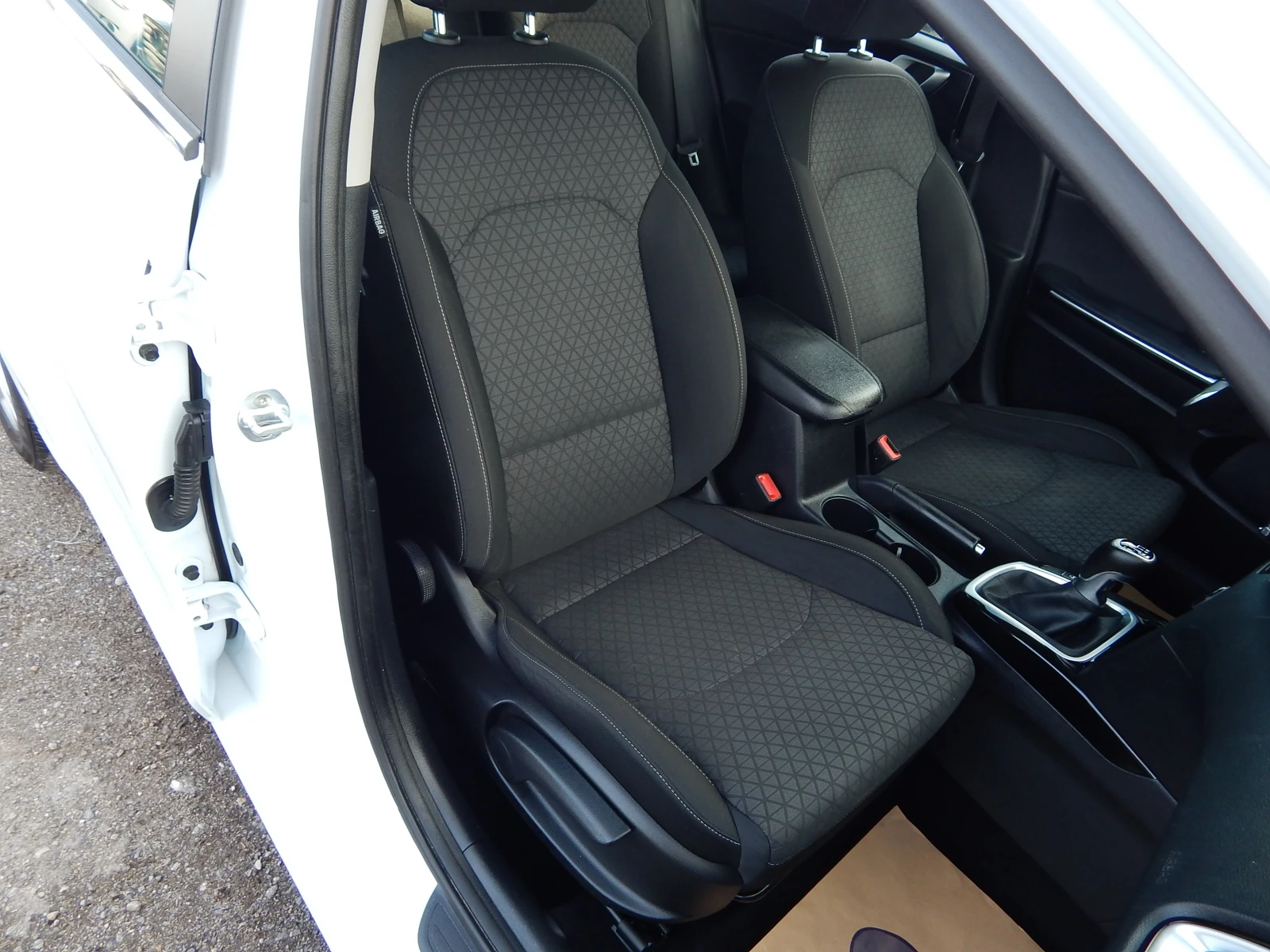 Kia Ceed 1.6CRDI* КАМЕРА* НАВИГАЦИЯ* , снимка 16 - Автомобили и джипове - 54113286