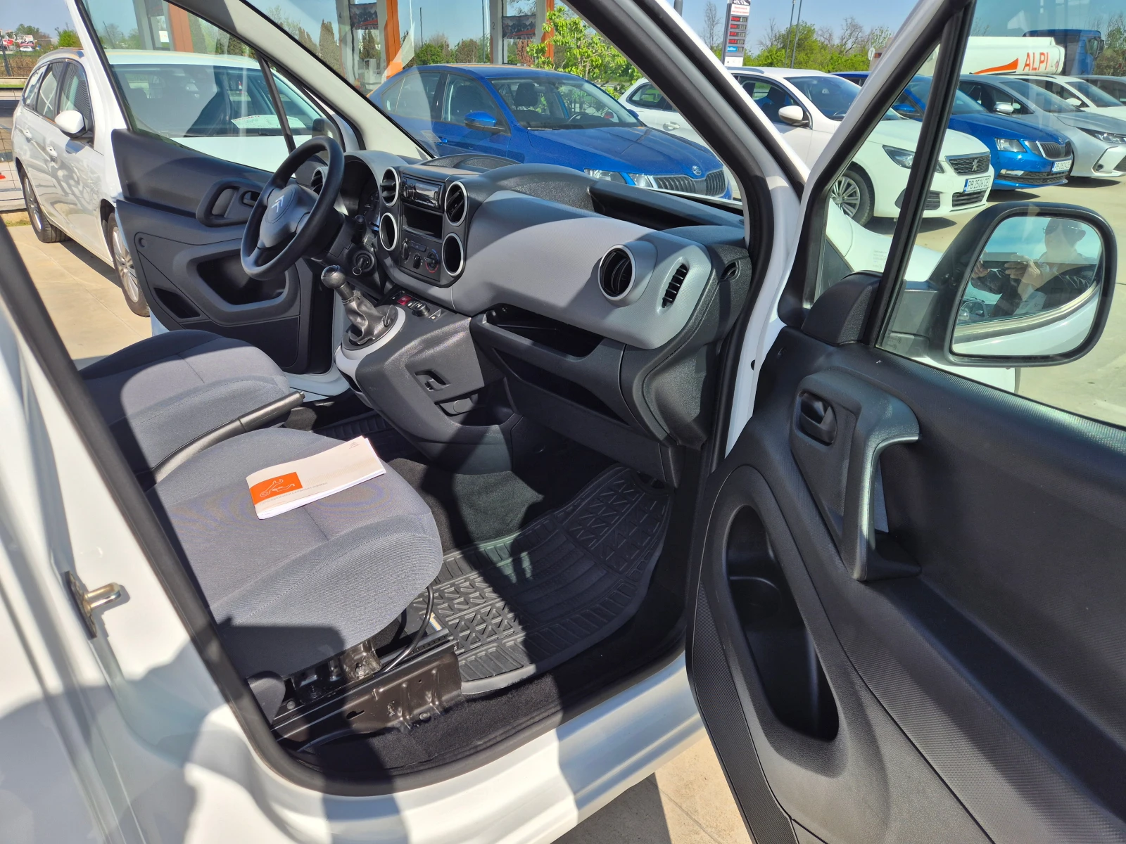 Citroen Berlingo 1, 6 HDI- M/T100кс, снимка 9 - Автомобили и джипове - 54300791