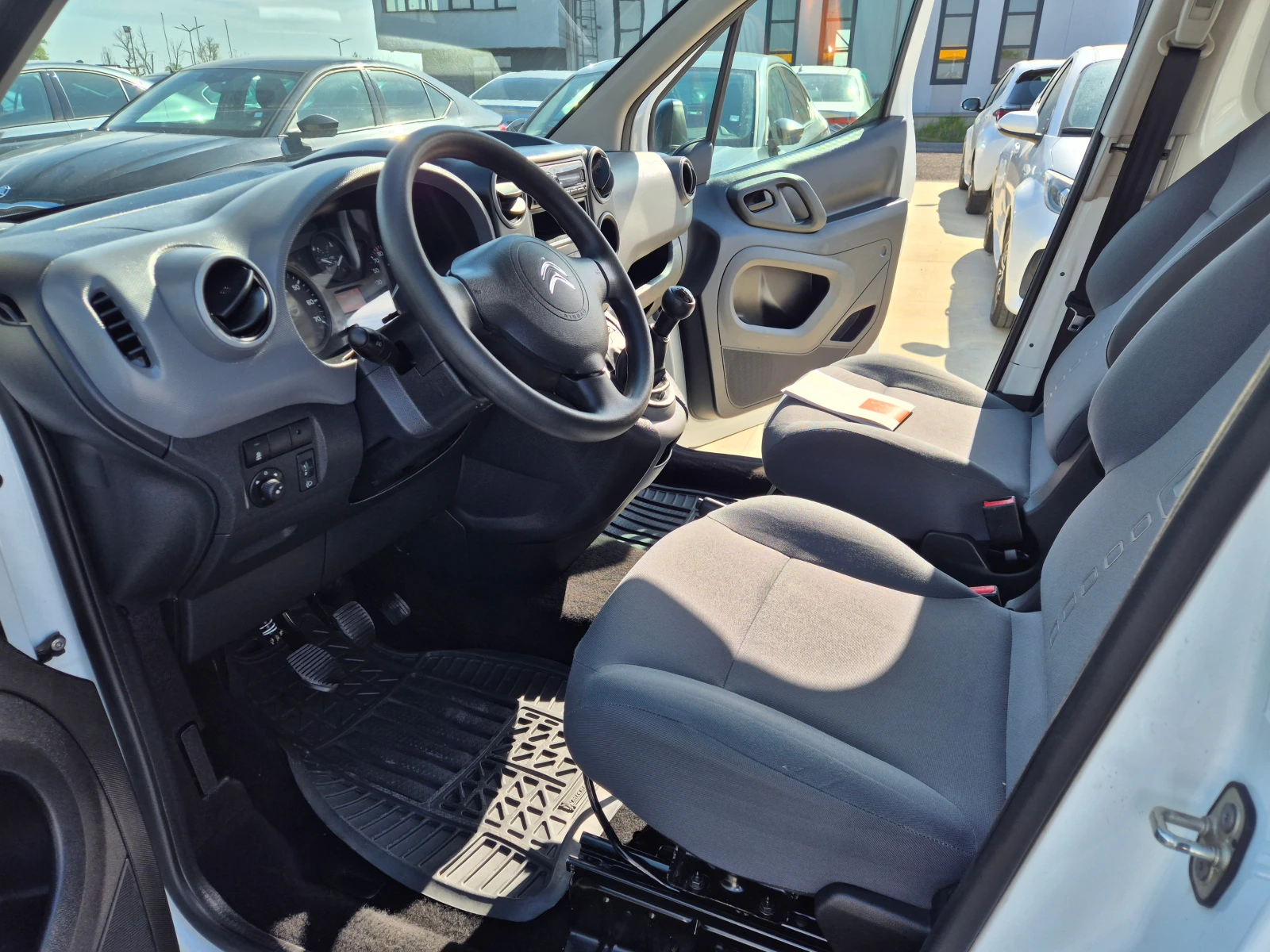 Citroen Berlingo 1, 6 HDI- M/T100кс, снимка 11 - Автомобили и джипове - 54300791
