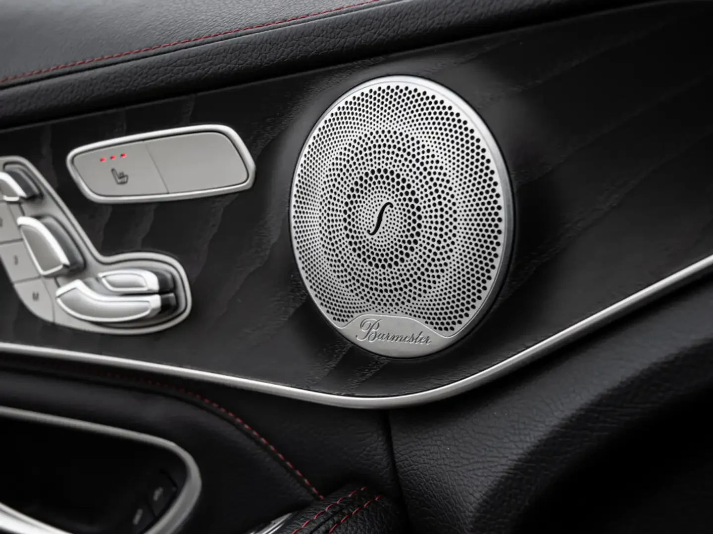 Mercedes-Benz C 300 AMG* C63s Pkg* Carbon* Burmester* Панорама* Face, снимка 12 - Автомобили и джипове - 54410978