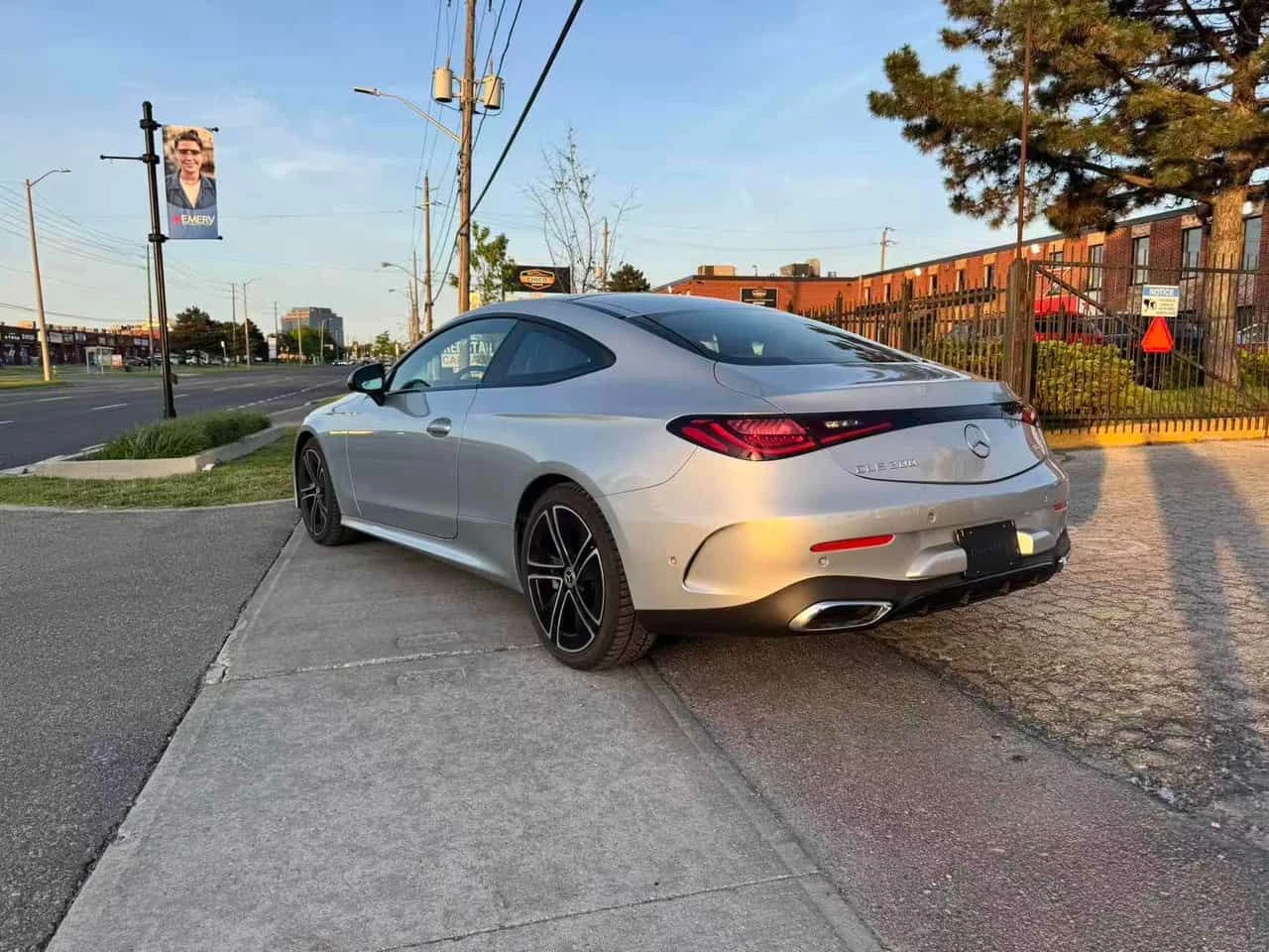 Mercedes-Benz CLE 300 | CARFAX | БЕЗ ПЪРВОНАЧАЛНА ВНОСКА, снимка 4 - Автомобили и джипове - 55187185